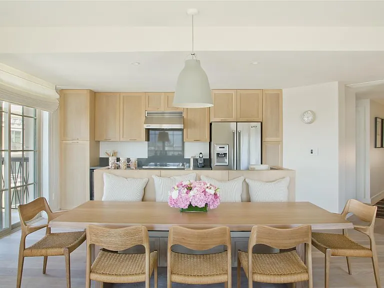 722 Americana Way — Photo 3