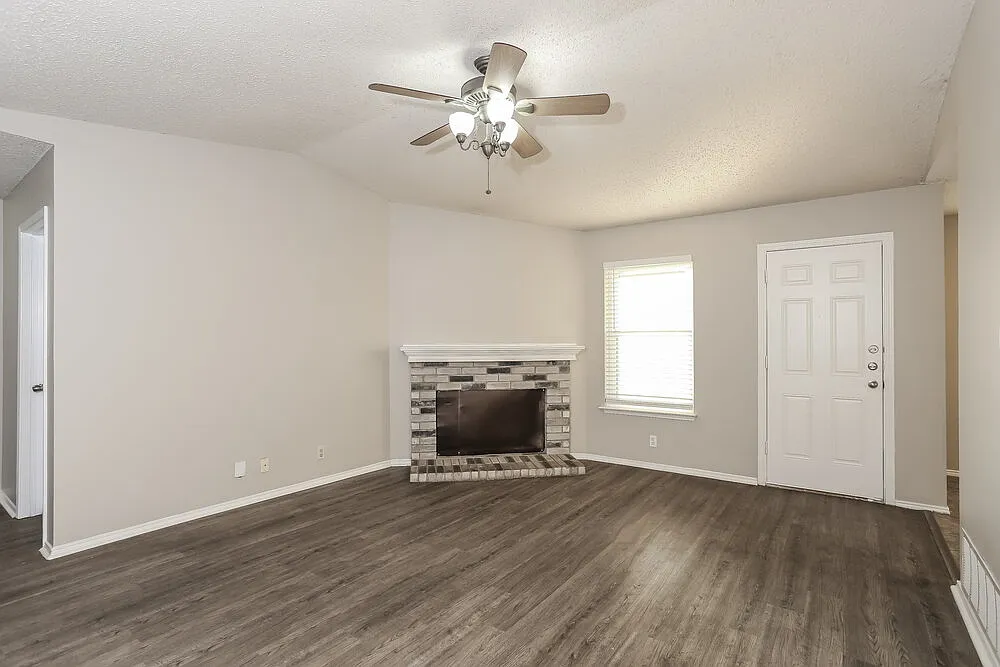 3 bed, 2.0 bath, 1215 sqft, $1,875 — Photo 4