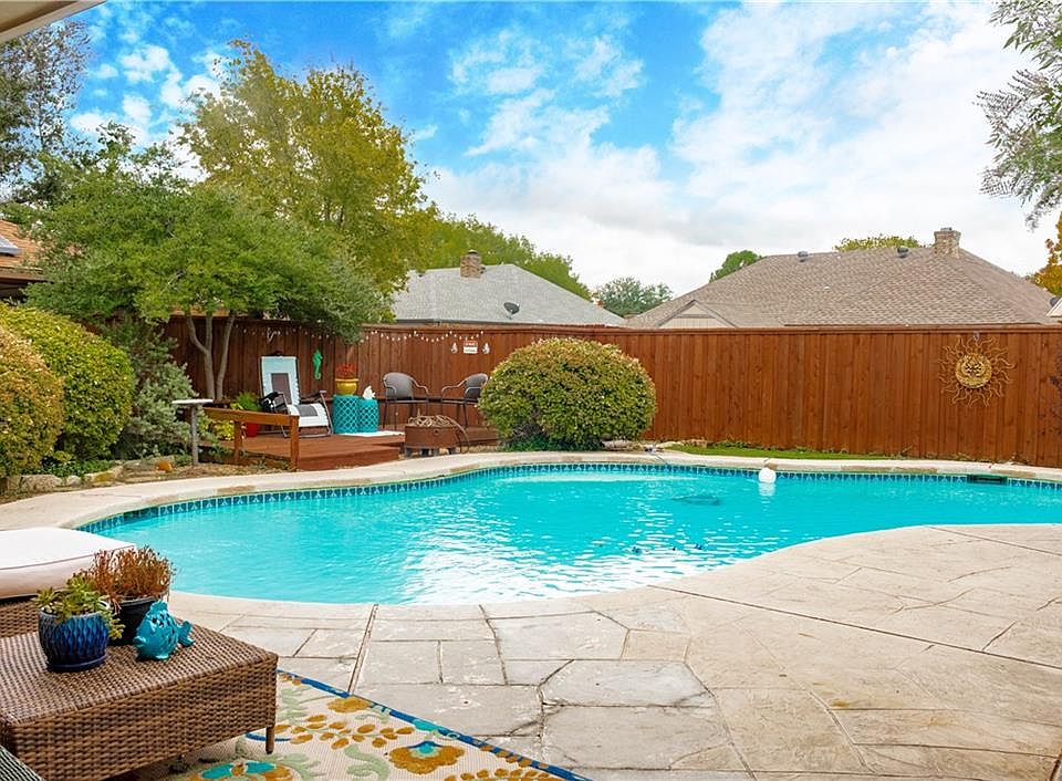1st image of 712 Autumn Lake Dr