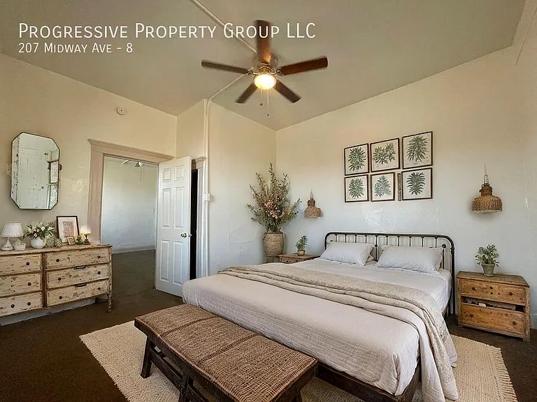 207 Midway Ave — Photo 4