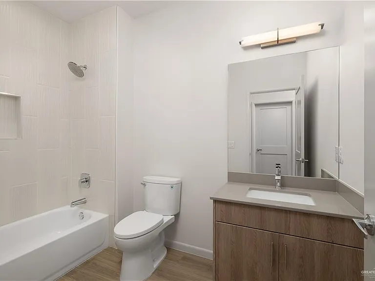 804 N Clarence Ave #4 — Photo 8