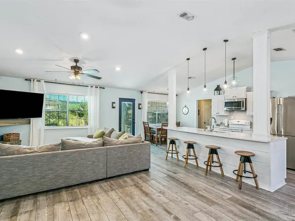 1508 Bay Woods Rd, Gulf Breeze, FL 32563