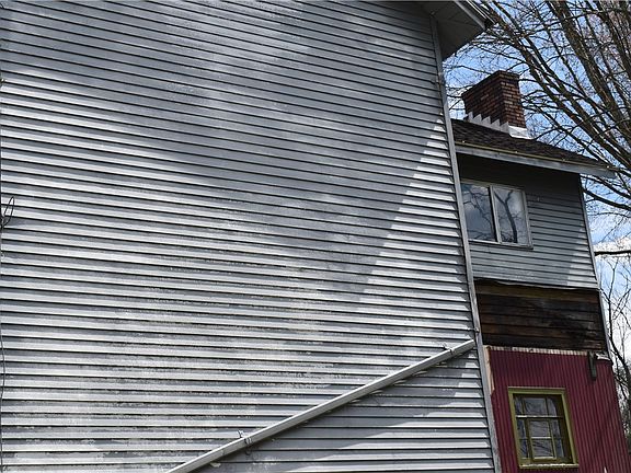 4th image of 2380 Mount Pleasant Rd S