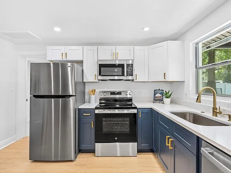1517 E Giddens Ave #A — Photo 5