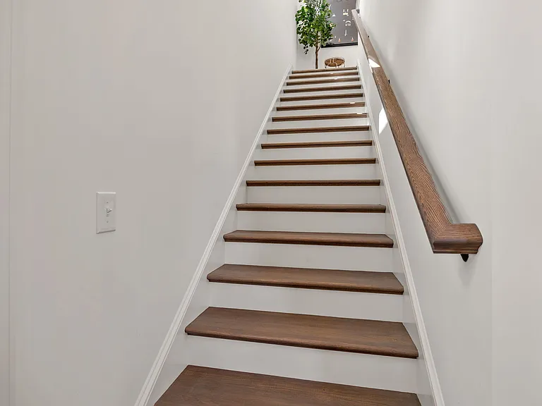 296 College St — Photo 32