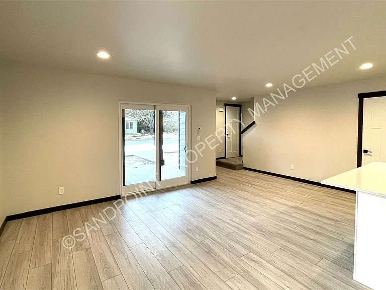 316 Aviator Ave #316 — Photo 7