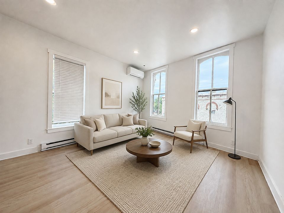 1st image of 916 Clinton St #203
