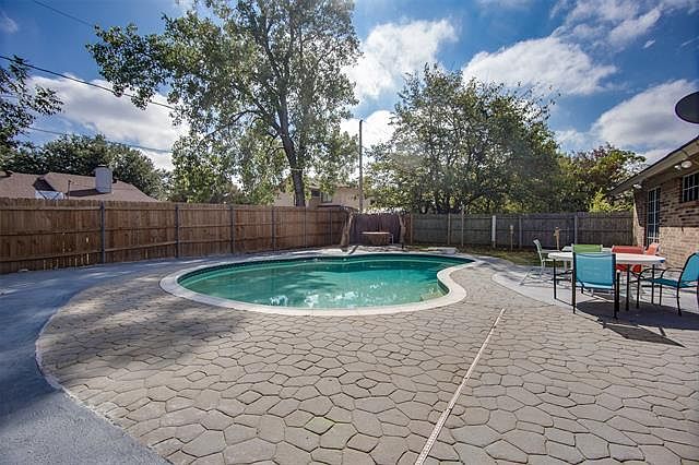 1st image of 4403 Oak Brook Ct