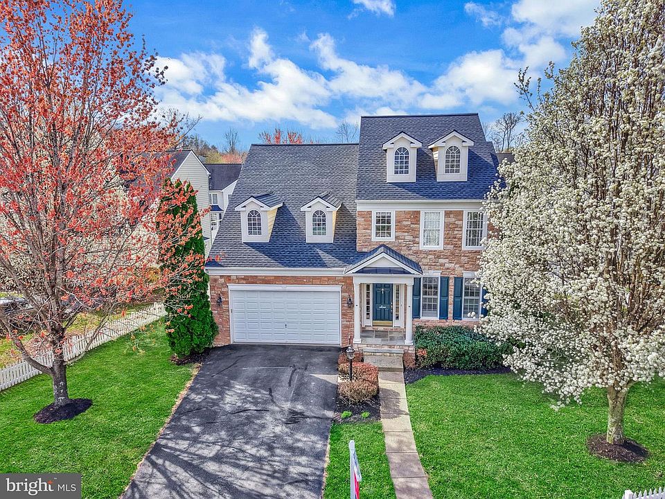1st image of 26 Pickett Ln