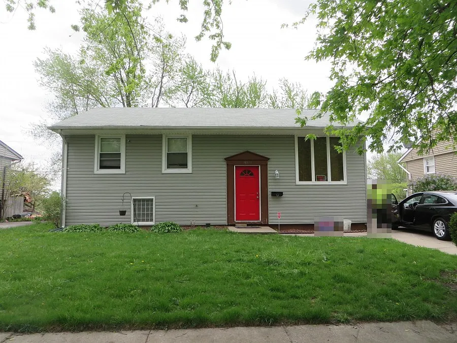 22491 Yates Ave photo 1