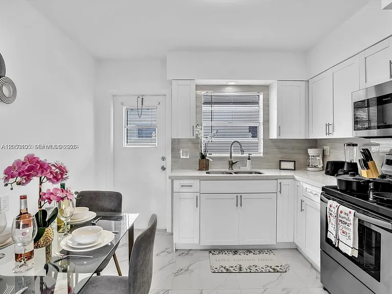 1092 SW 3rd St #1092 — Photo 7