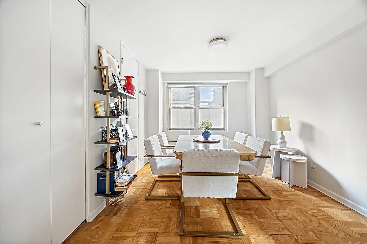300 East 40th Street — Photo 3