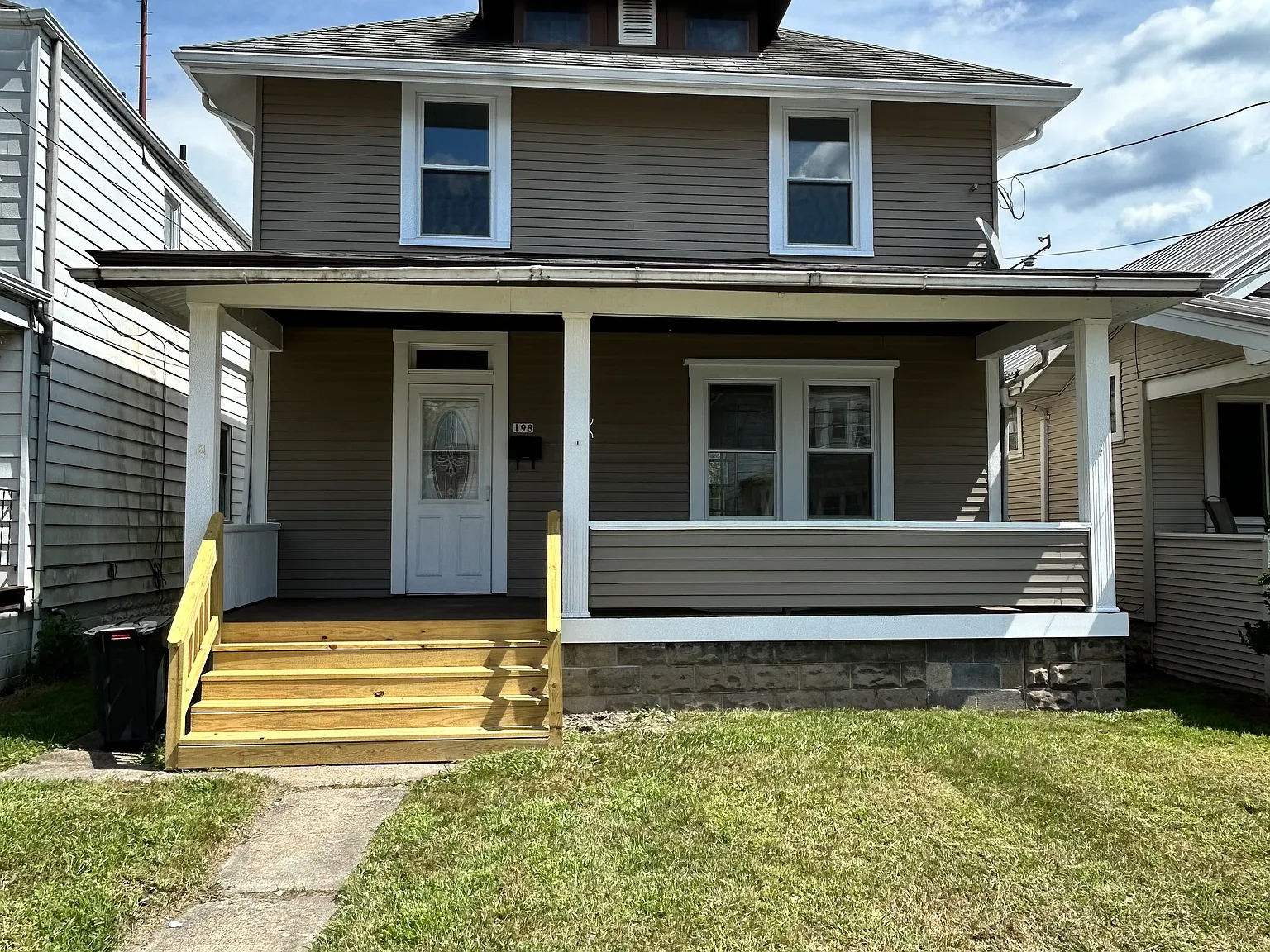 4 bed, 1392 sqft, $1,700 — Photo 1