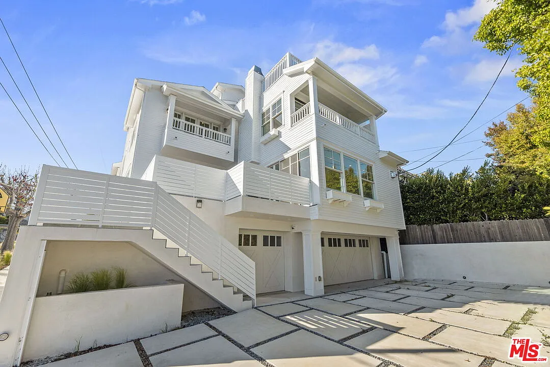 5 bed, 6.0 bath, 5656 sqft, $20,000 — Photo 1