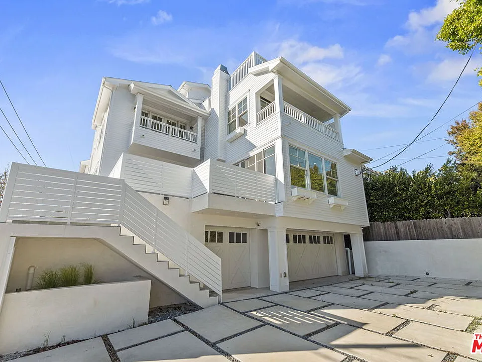 566 Ida St