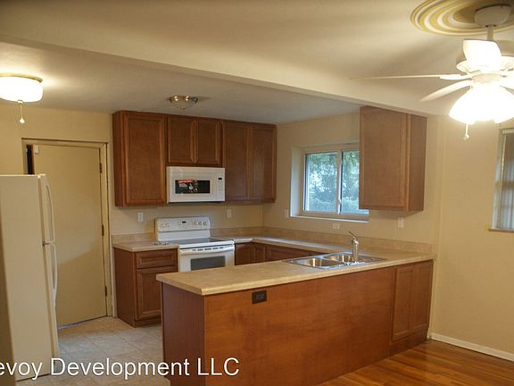 3rd image of 9675 Queensbury Ln