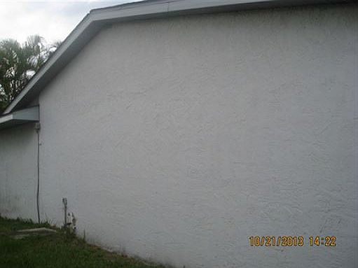 3rd image of 321 SE Crosspoint Dr