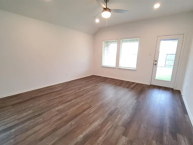4901 Blue Beetle Ridge Dr — Photo 12