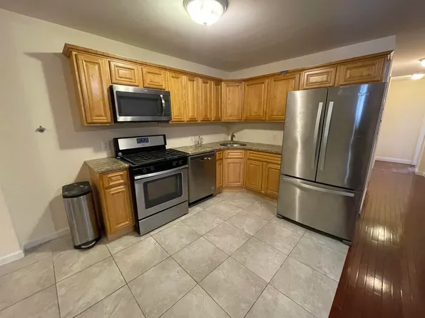 728 Washington Street image 1 of 11