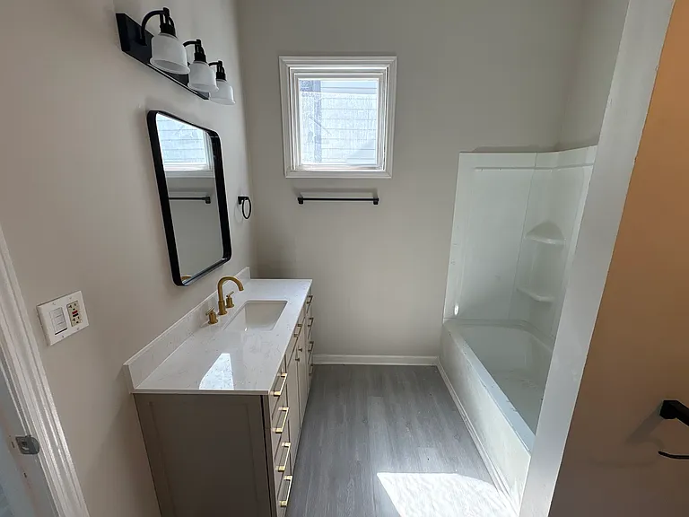2649 Rowan St — Photo 9
