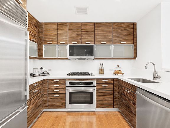 4th image of 225 E 34th St APT 14H