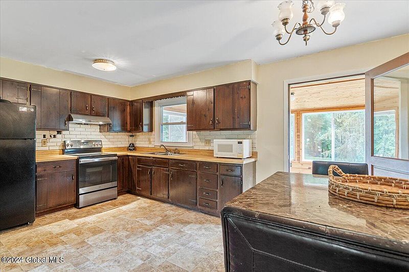 2nd image of 38 Cook Circle