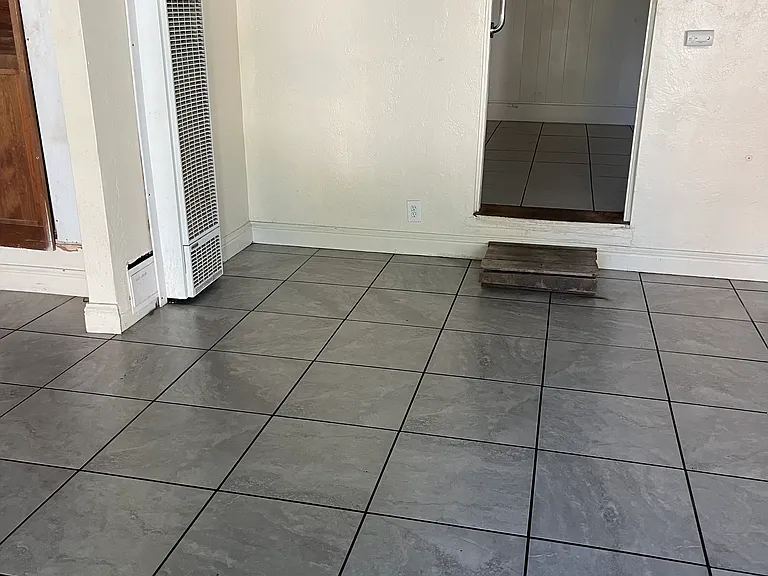 2933 Oleander Ave — Photo 5