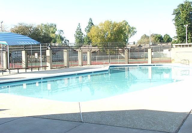 HUGE Comm. Pool