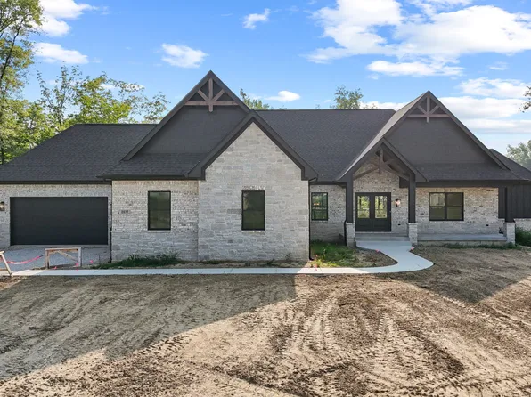 2077 S Winding Oaks Dr, New Palestine, IN 46163