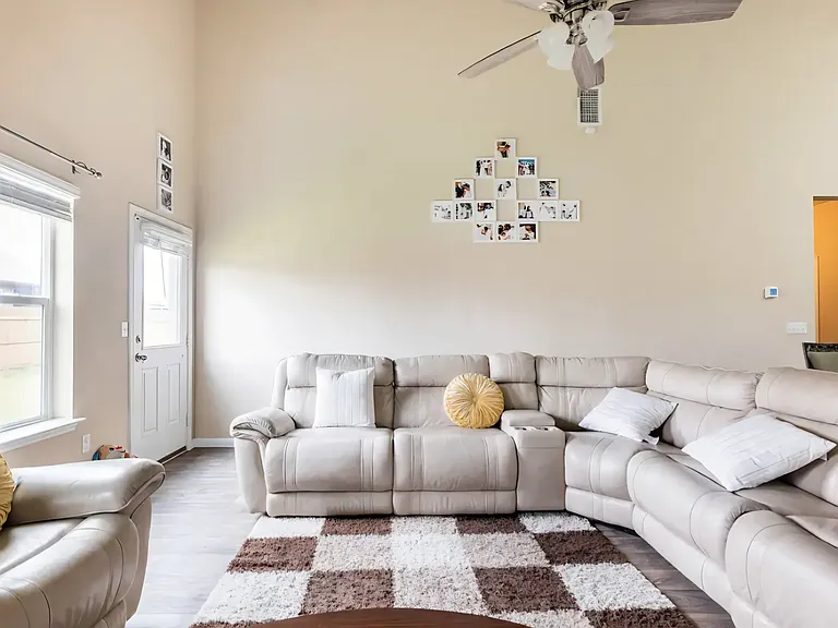 1030 Apricot Ln — Photo 3