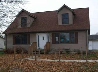 204 Pleasant Ave, Topeka, IN 46571