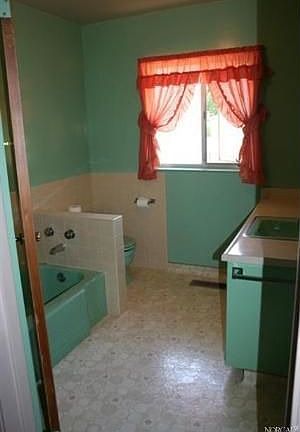 5th image of 1060 Berry Ln