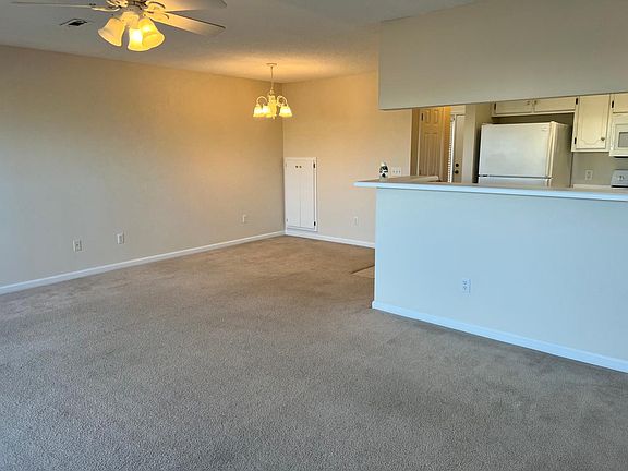 3rd image of 160 Woodmere Dr #160