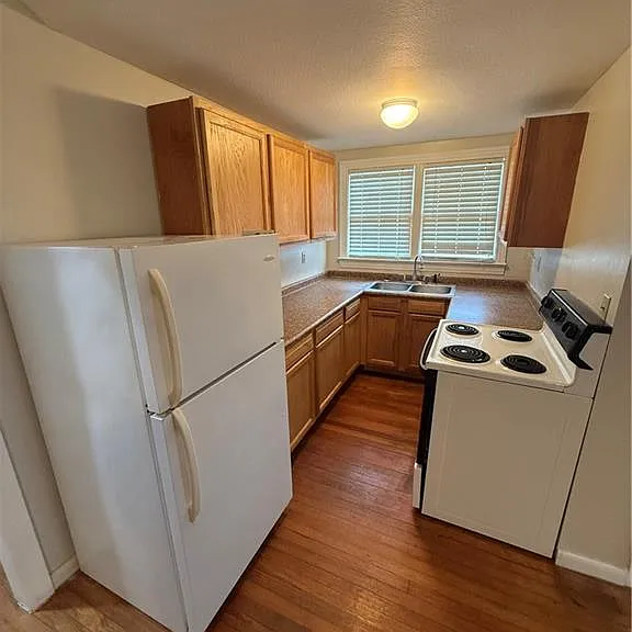 450 Williams St #B — Photo 6