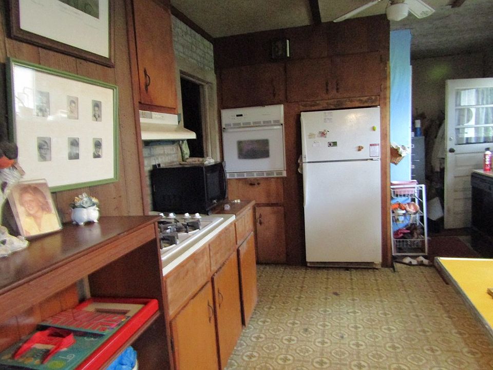 2nd image of 10511 Campbell Rd