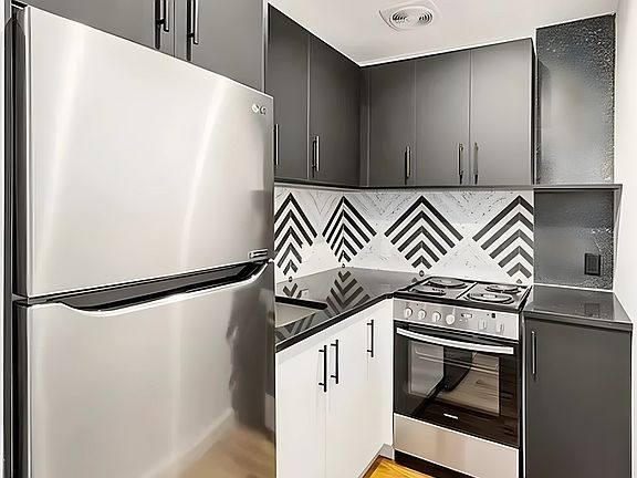 2nd image of 782 Franklin Ave #3