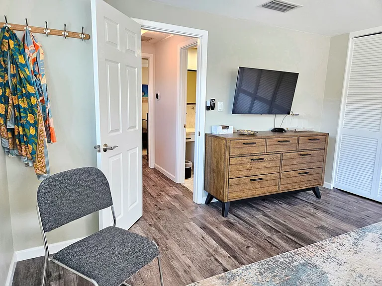 713 W Venice Ave — Photo 40