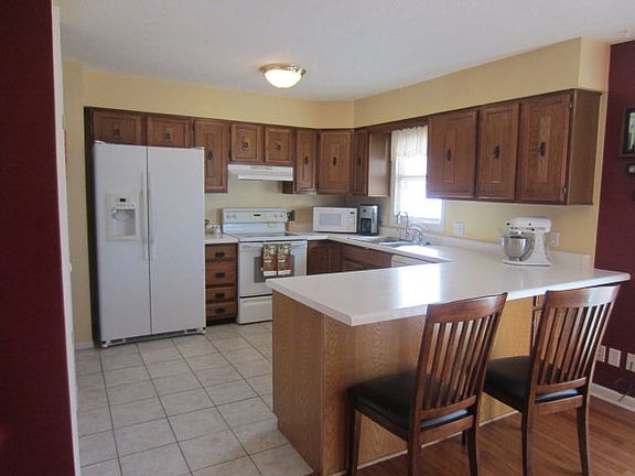 4th image of 902 Cherry Ln