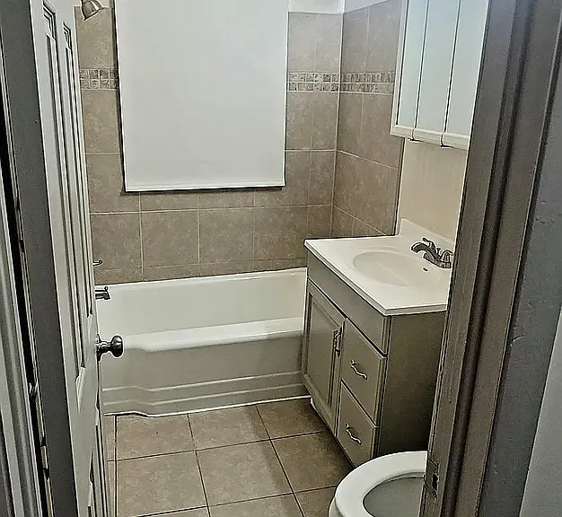 805 W Hartford Pl — Photo 10
