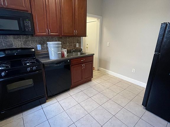 4th image of 384 Baldwin Ave APT 18