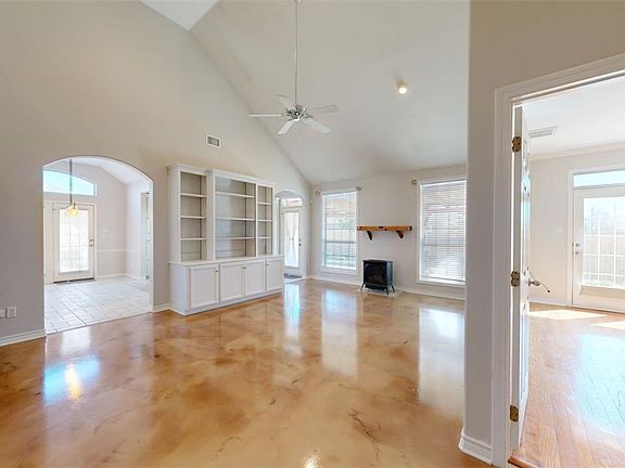 4th image of 604 Clovis Ct