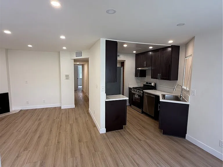 1207 N Columbus Ave #102 — Photo 6