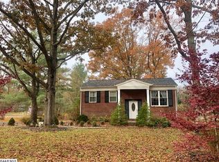 165 Ridgeview Dr, Stuarts Draft, VA 24477