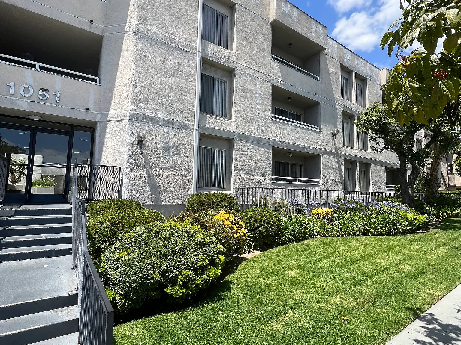 1051 Justin Ave — Photo 3