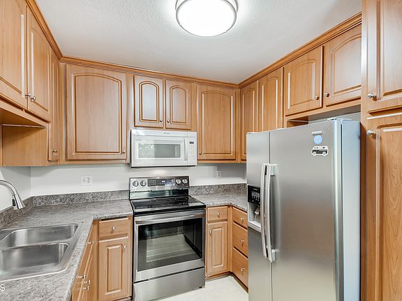 5th image of 1811 E Grand Ave Unit 190