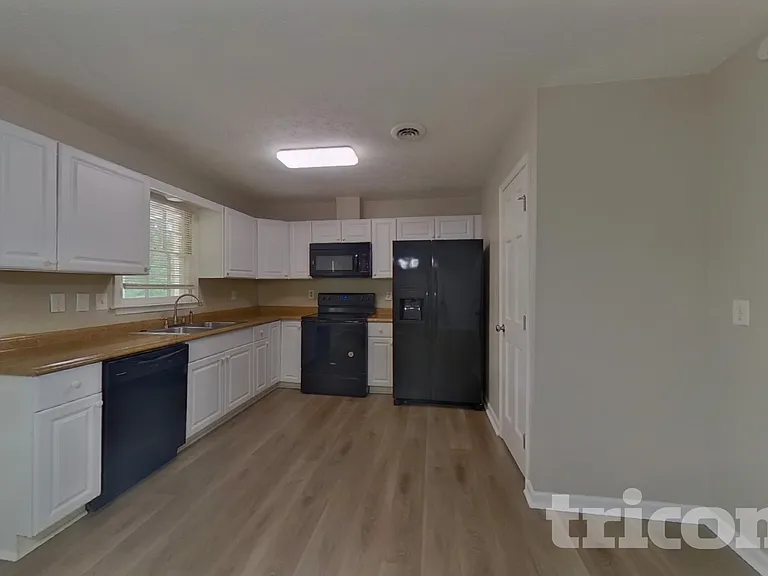 3735 Linwood Way — Photo 5