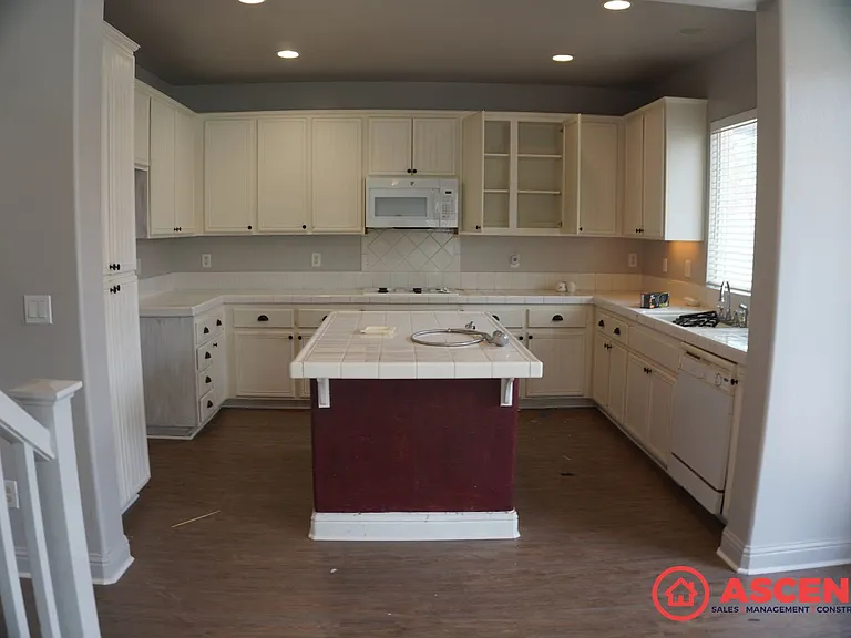 9901 Riata Ln — Photo 5