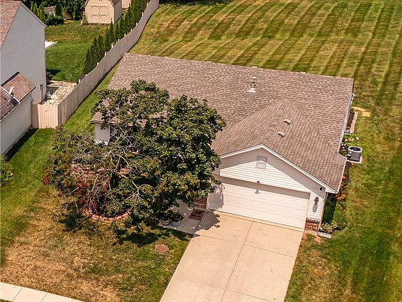 3rd image of 1413 Farrington Dr