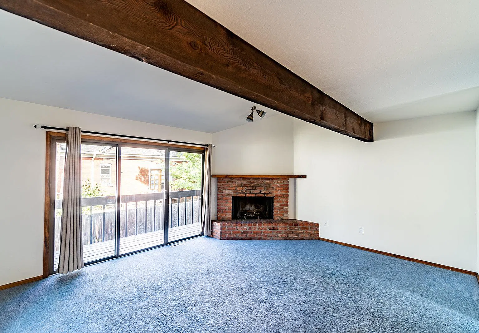 3 bed, 1334 sqft, $4,400 — Photo 3