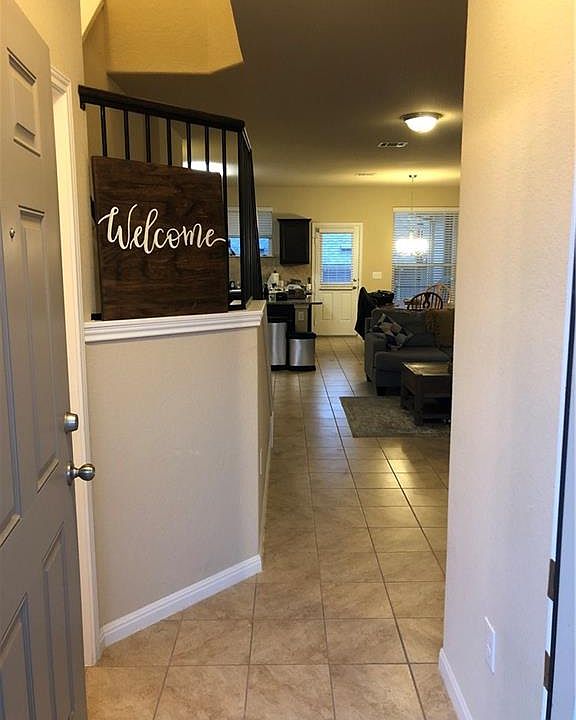 1st image of 407 Crater Lake Dr